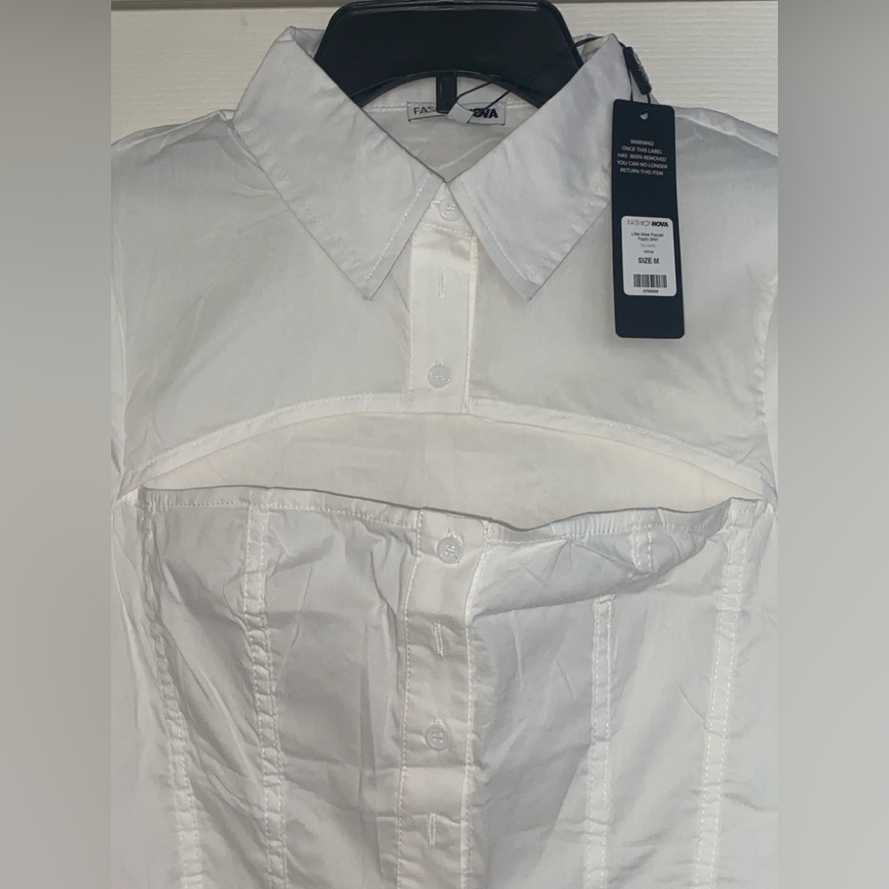 White Blouse Cut-Out crop - NWT - Fashion Nova - Picture 4 of 8